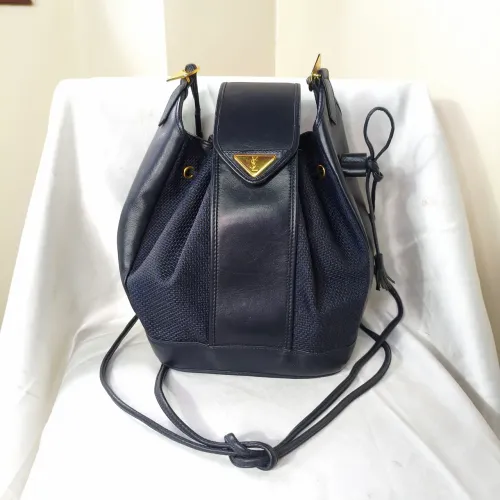 Bolsa Yves Saint Laurent Bucket Detalhe em couro legítimo Azul vintage 