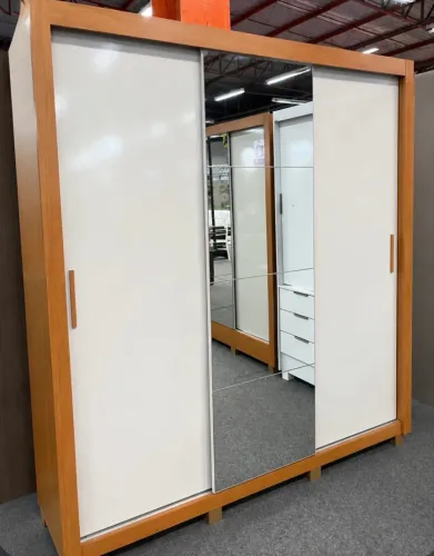 Guarda-roupa casal com espelho 