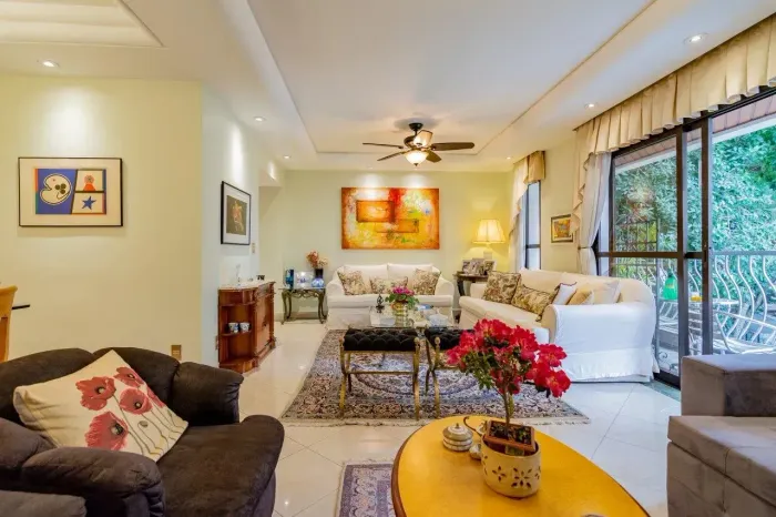 Apartamento à venda na Vila Nova Conceição, 165m2, 4 suítes, terraço, 3 vagas de garagem.