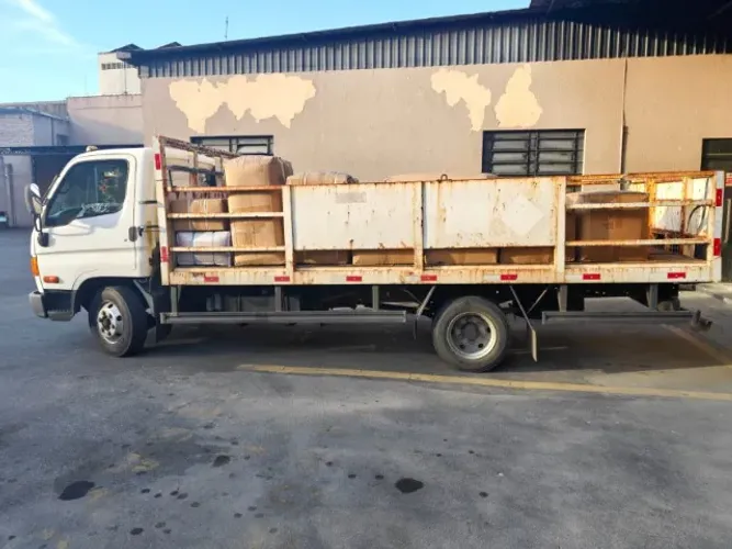 Bau de ferro ano 2013 para caminhao botijao de gas