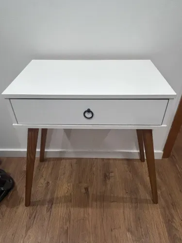 Mesa de Cabeceira ou Penteadeira Compacta Retrô com Gaveta