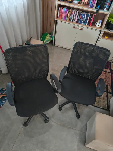 Duas Cadeiras de escritório