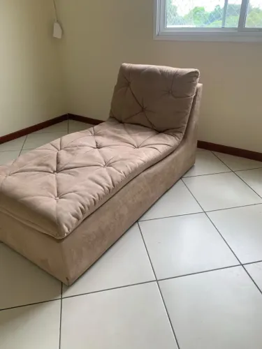 Espreguiçadeira estofada / Divã