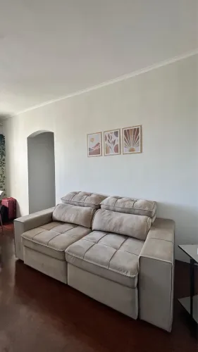 Sofá retrátil 3 lugares menos de 1 ano de uso
