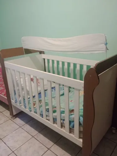 Vendo berço com colchão 