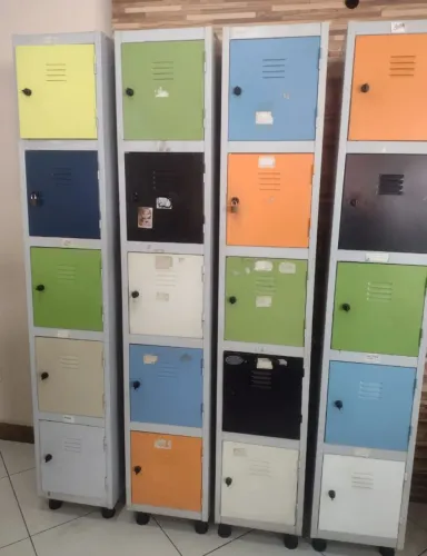 Armário guarda volumes