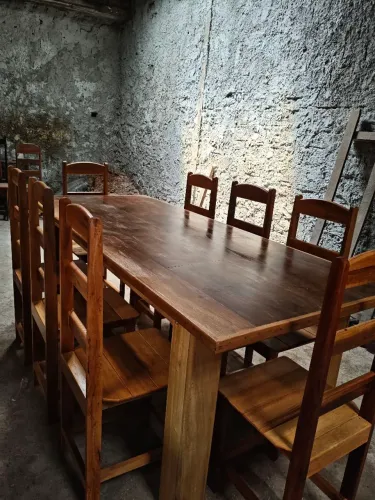 Mesa com 8 cadeiras nova frete grátis.
