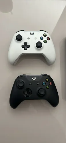 Xbox one S + 2 controles 