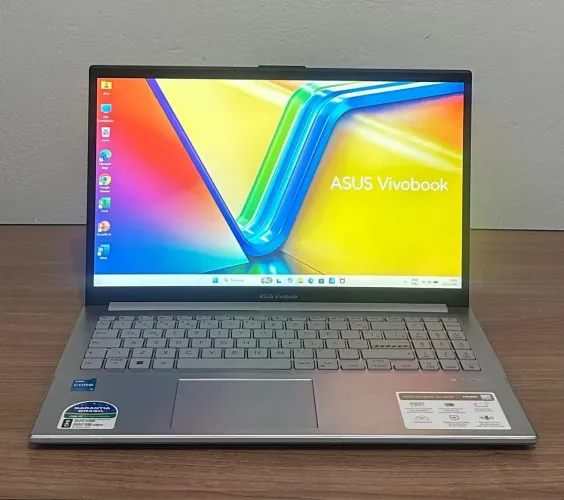 Vendo Notebook Asus Vivobook i3 