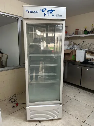 Frezzer Expositor Fricon 510 L ótimo estado