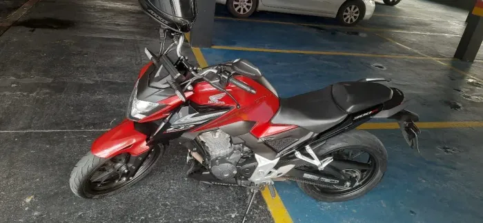 Honda CB 300f novíssima 