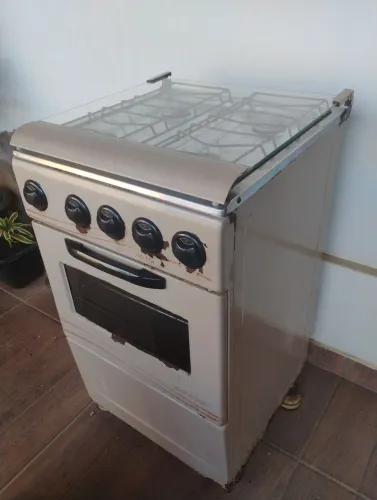 Fogão a gás 4 bocas em funcionamento. Forno não está funcionando.