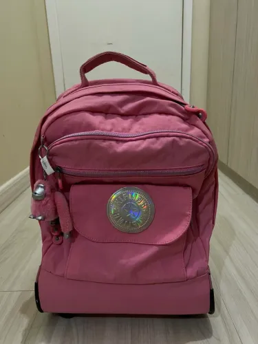 mochila kipling - com rodinhas e alça para costas (2 em 1)