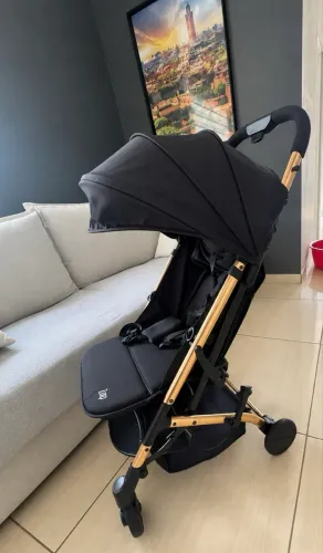 Carrinho de Bebê Compacto Zap Preto Cobre com Alça Burigotto