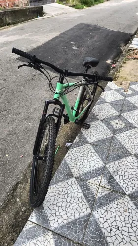 Vendo uma bicicleta aro 29 completa com freio hidráulico ir passador hidráulico 
