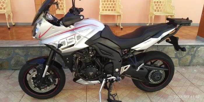 Moto em perfeita conservação