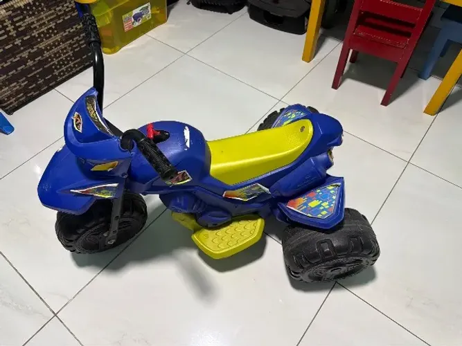 Moto elétrica infantil