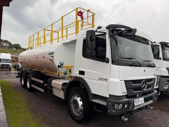 Atego 2730 ano 2023 com pipa 20 mil lts