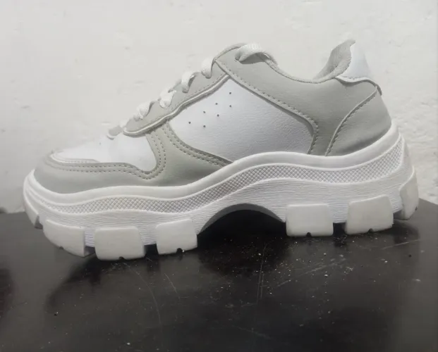 Tênis Plataforma Feminino Branco e Cinza Tam. 34