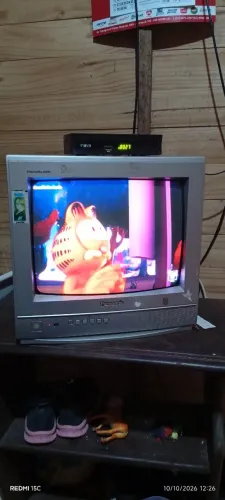 Tv 14 polegadas com conversor funciona tudo.