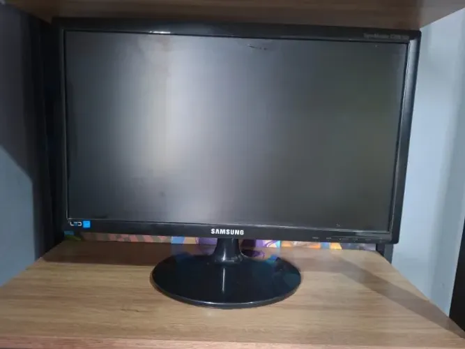 Monitor Samsung 18,5" LCD HD - VGA e DVI - Funcionando Perfeitamente