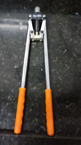 Rebitador manual tipo alavanca da marca Sparta com 45 cm de comprimento..