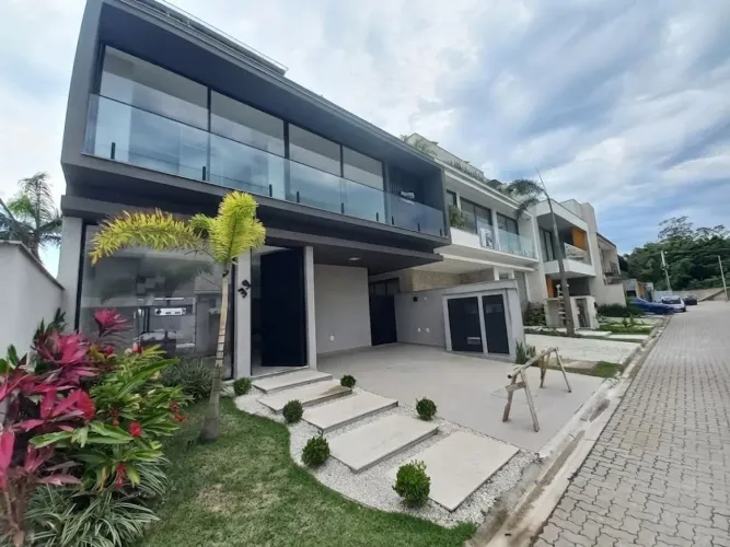 Casa com 4 quartos para alugar, 329 m² por R$ 17.918/mês - Recreio dos Bandeirantes - Rio