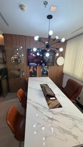 Sala mobiliada, pronta pra receber seu cliente