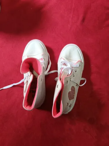 Tênis infantil muito conservado, pouquíssimo usado tamanho 31