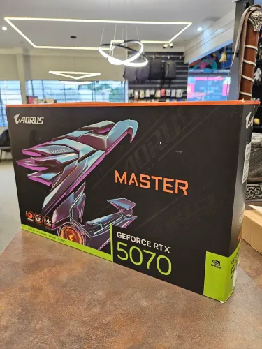 Placa de Vídeo NVidia RTX 5070 Aorus Master