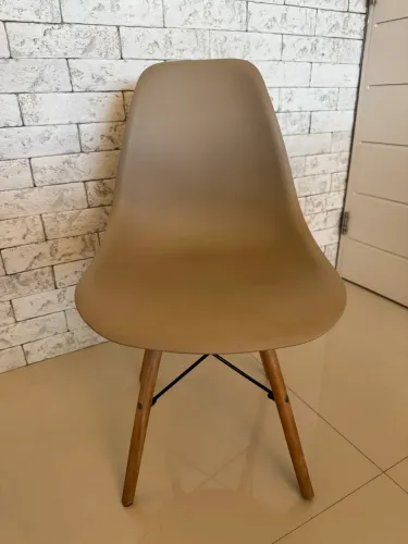 Kit 6 Cadeiras Estilo Eiffel Bege com Pés de Madeira - Ótimo Estado