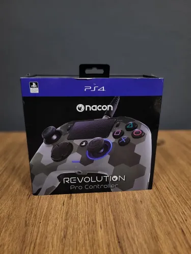 Controle Nacon Revolution Pro PS4 / PC Camuflado - completo na caixa