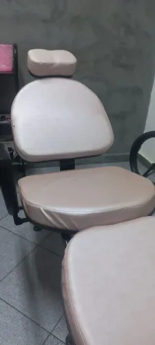 Cadeira de sobrancelha e maquiagem