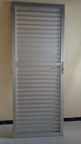 Vendo uma porta de alumínio pra quarto