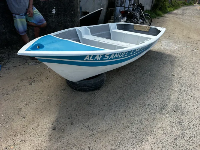 BARCO DE FIBRA PEQUENO PORTE