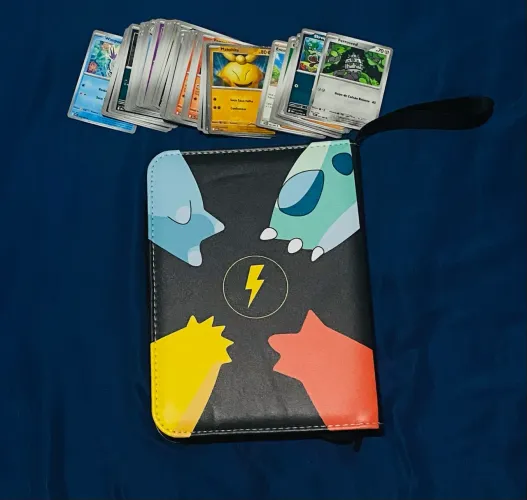 Álbum Porta-Cartas Pokémon TCG + 10 Cartas Pokémon