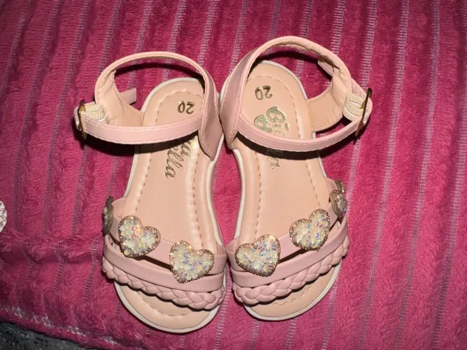 Vendo essa sandálinha Bia Bella 