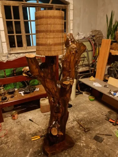 Vende se luminária artesanal em tronco de castanheira