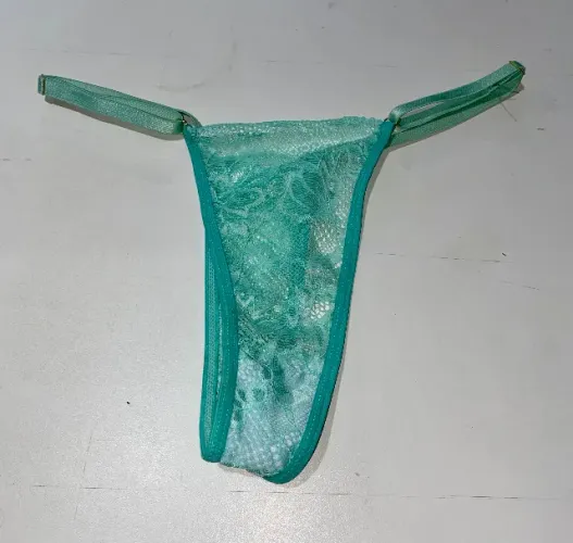 Calcinha Fio Dental de Renda Verde Tiffany - Lingerie Feminina Usada