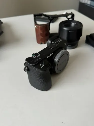 Câmera Sony A6500 + Lente 50mm + SmallRig