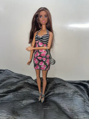 Boneca Barbie fashionistas articulada molde skipper 