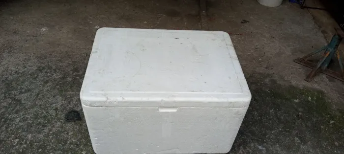 Vendo caixa de isopor de 120 lts