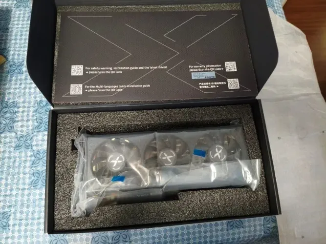 Placa de Vídeo XFX Radeon RX 7600 Speedster QICK 308 8GB - Apenas 2 Meses de Uso 