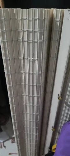 Cortinas Persiana_duas cortinas bege 