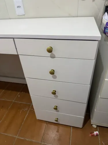Mesa de estudos branca