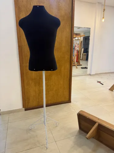 Manequim busto masculino tripé
