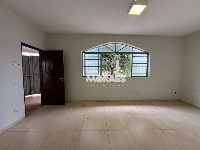 Casa com 3 quartos, sendo 1 suíte para alugar, 170 m² por R$ 2.500/mês - Jardim América -