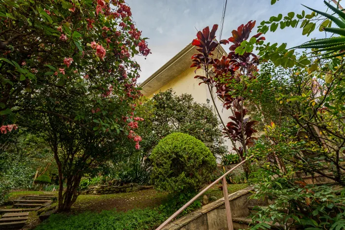 Casa para venda em Pacaembu com 3 quartos, sendo 1 suíte, 320m²