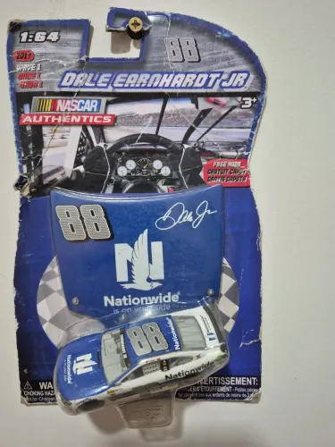 Miniatura NASCAR Authentics Dale Earnhardt Jr. #88 Nationwide 1:64 - 2017