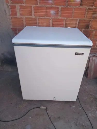 Freezer esmaltec 200 litros funcionando tudo perfeitamente